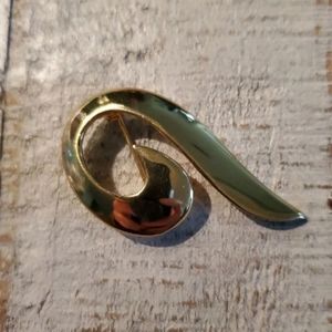 Vintage trifari brooch